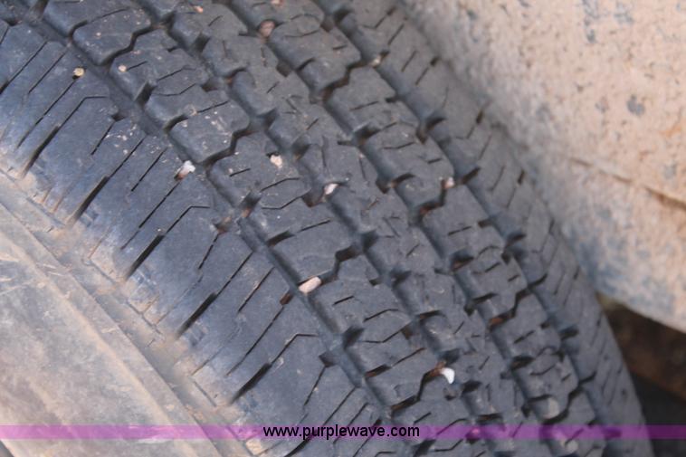 image for item H1665 2000 Michaels 20' tandem axle trailer