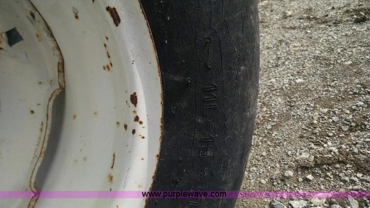 image for item AW9028 Ford 6700 tractor