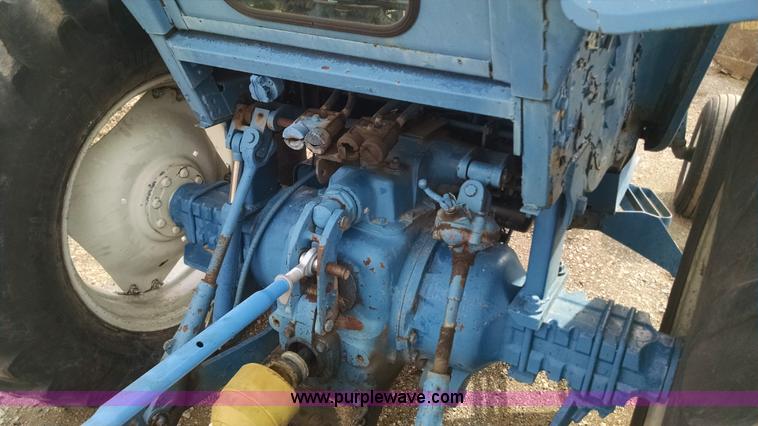 image for item AW9028 Ford 6700 tractor