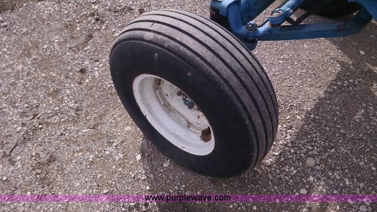 image for item AW9028 Ford 6700 tractor