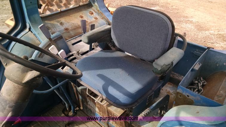 image for item AW9028 Ford 6700 tractor