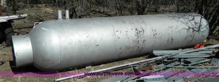 image for item AX9875 1,000 gallon peopane tank