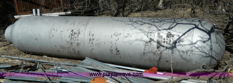 image for item AX9875 1,000 gallon peopane tank