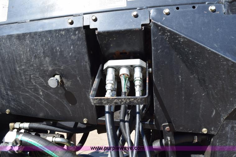 image for item BA9892 2009 MacDon D60 header