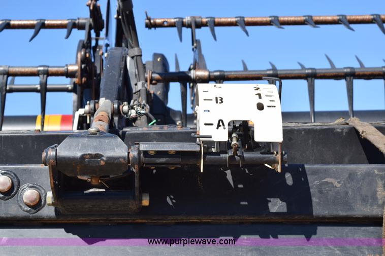 image for item BA9892 2009 MacDon D60 header