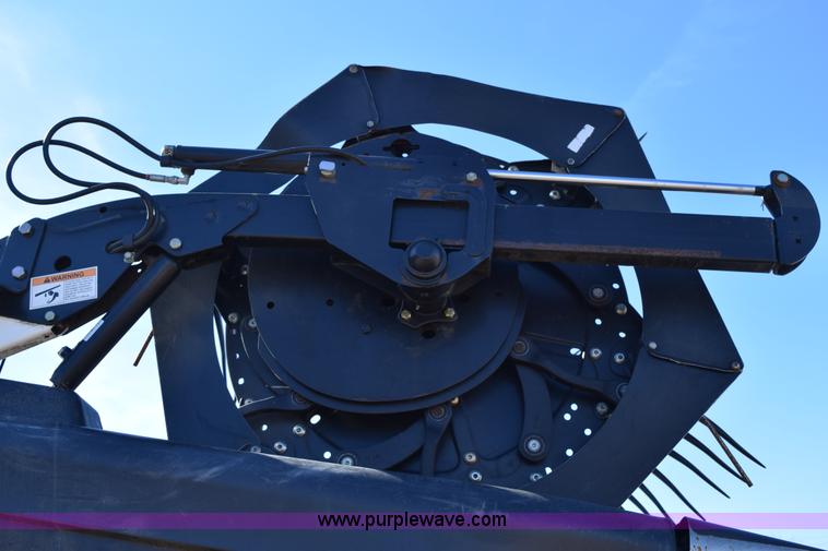 image for item BA9892 2009 MacDon D60 header