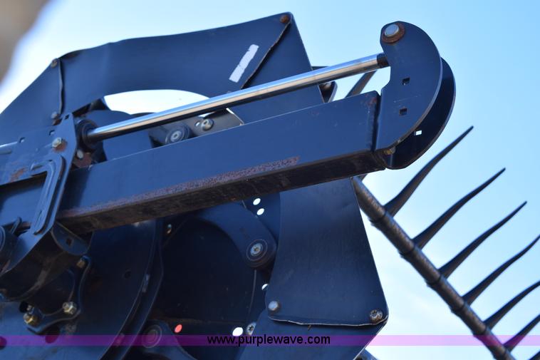 image for item BA9892 2009 MacDon D60 header