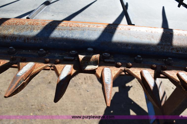 image for item BA9892 2009 MacDon D60 header