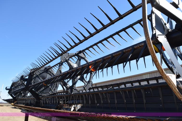 image for item BA9892 2009 MacDon D60 header