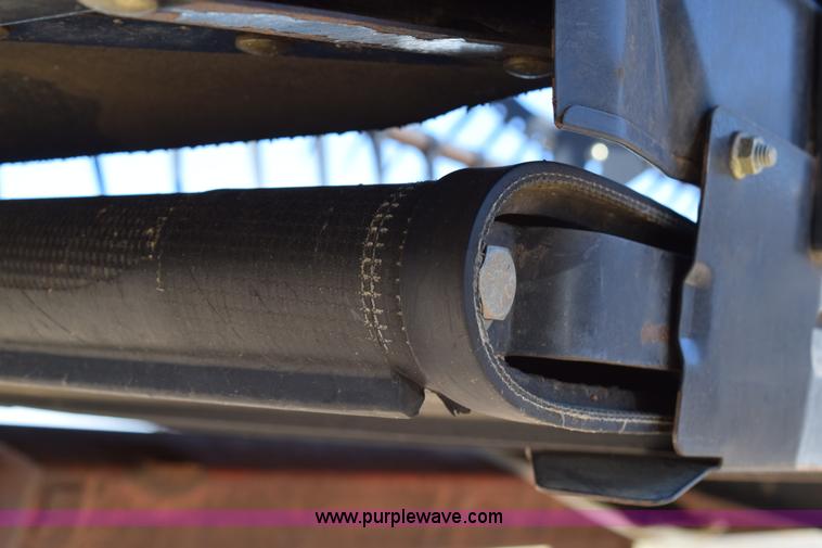 image for item BA9892 2009 MacDon D60 header