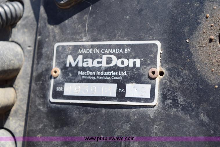 image for item BA9892 2009 MacDon D60 header