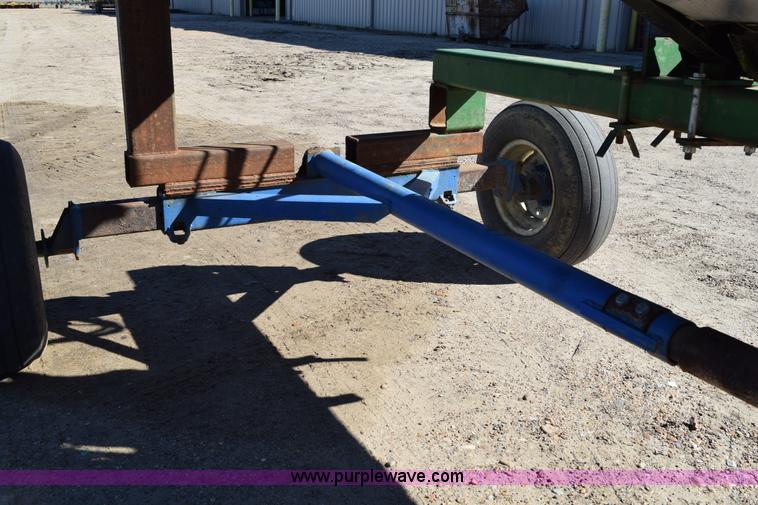 image for item BA9892 2009 MacDon D60 header