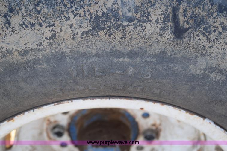 image for item BA9892 2009 MacDon D60 header