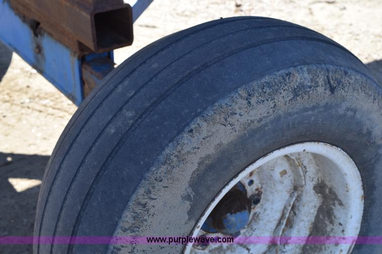 image for item BA9892 2009 MacDon D60 header