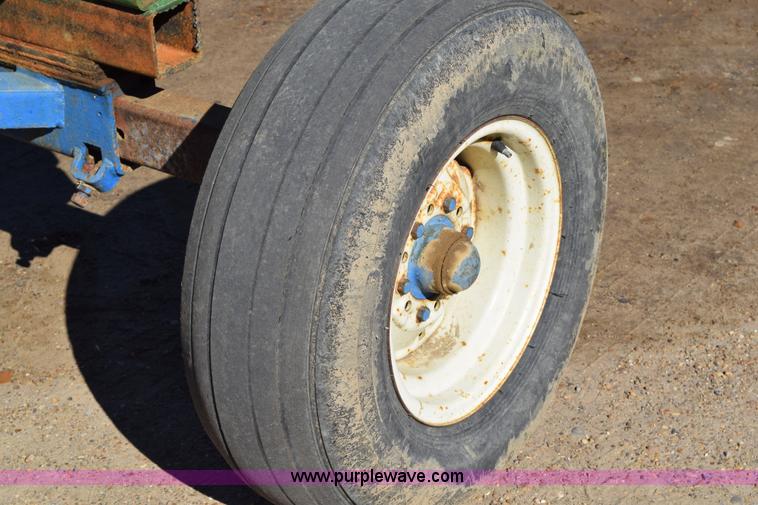 image for item BA9892 2009 MacDon D60 header