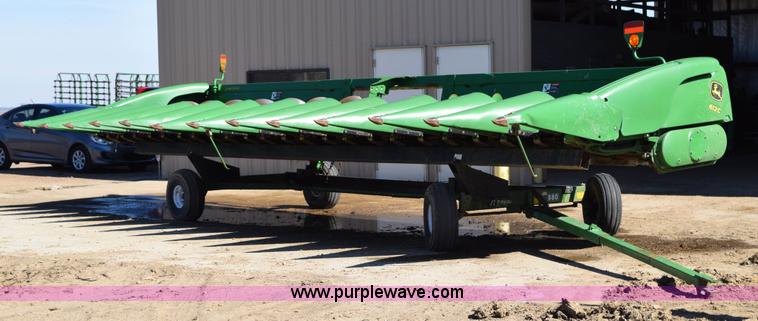 image for item BA9893 2011 John Deere 612C corn head