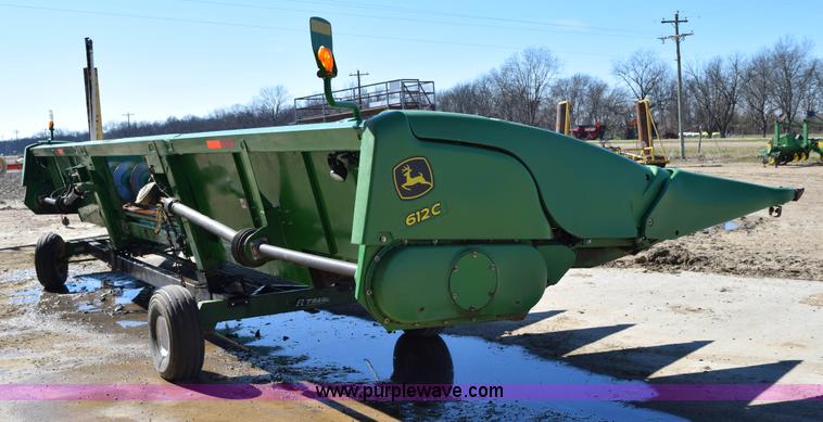 image for item BA9893 2011 John Deere 612C corn head