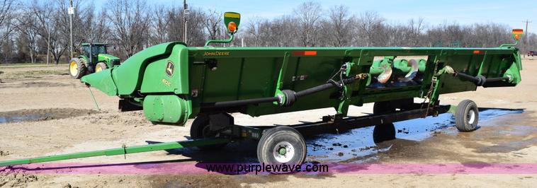 image for item BA9893 2011 John Deere 612C corn head