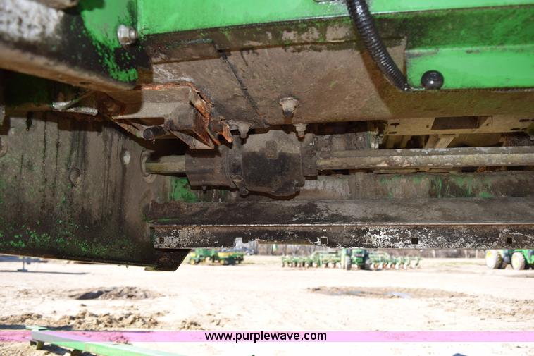 image for item BA9893 2011 John Deere 612C corn head