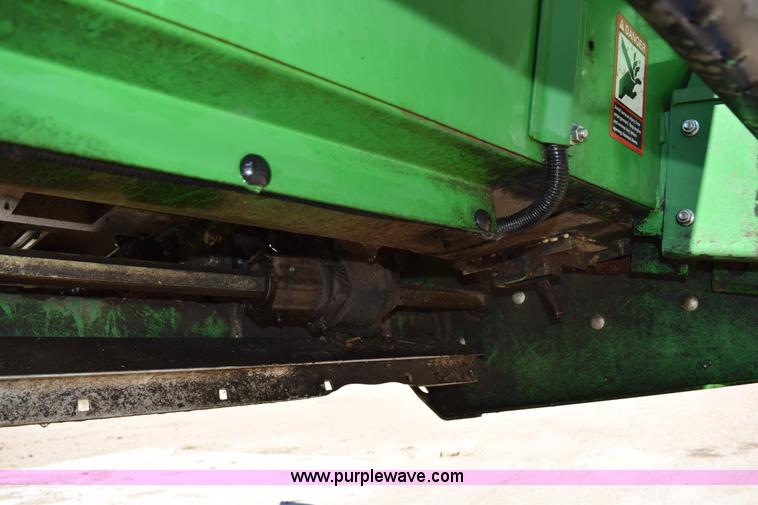 image for item BA9893 2011 John Deere 612C corn head