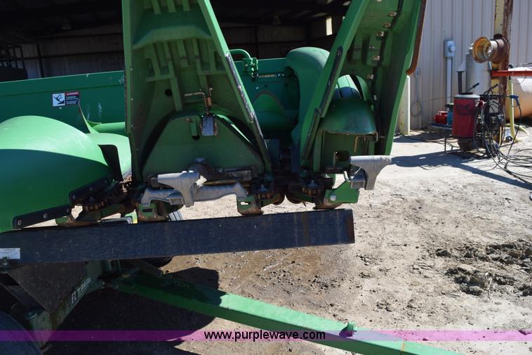 image for item BA9893 2011 John Deere 612C corn head