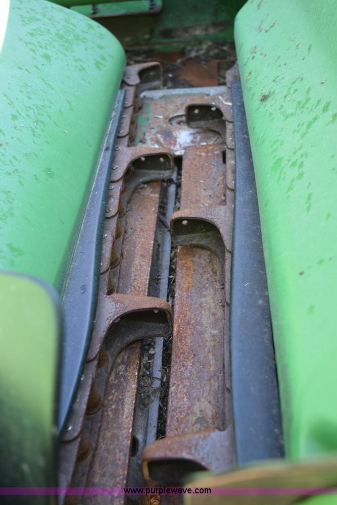 image for item BA9893 2011 John Deere 612C corn head