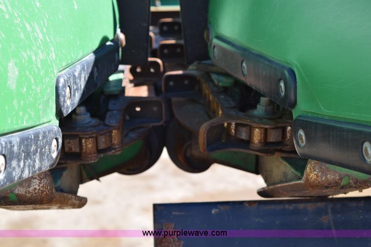 image for item BA9893 2011 John Deere 612C corn head