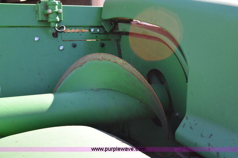 image for item BA9893 2011 John Deere 612C corn head