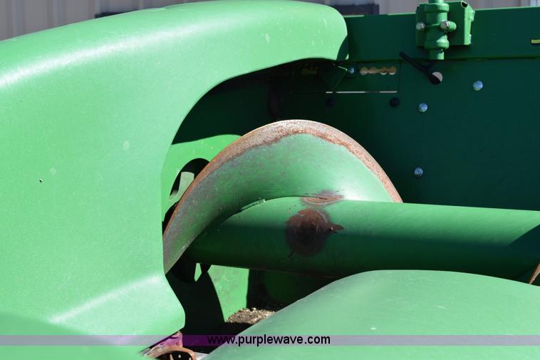 image for item BA9893 2011 John Deere 612C corn head