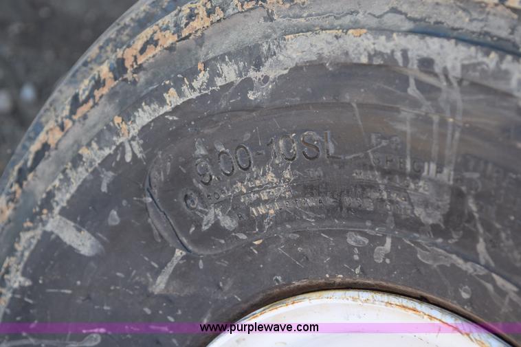 image for item BA9893 2011 John Deere 612C corn head