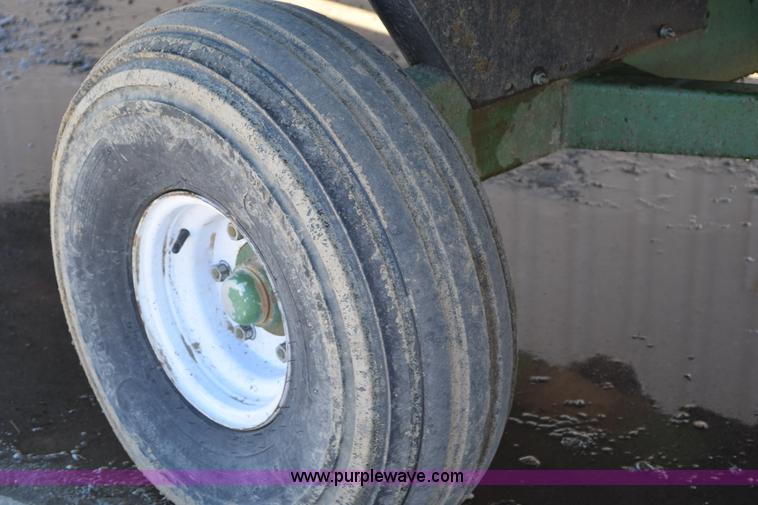 image for item BA9893 2011 John Deere 612C corn head