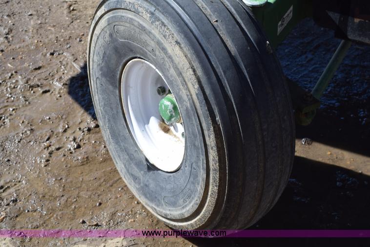 image for item BA9893 2011 John Deere 612C corn head