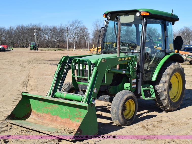 image for item BA9897 2003 John Deere 5220 tractor