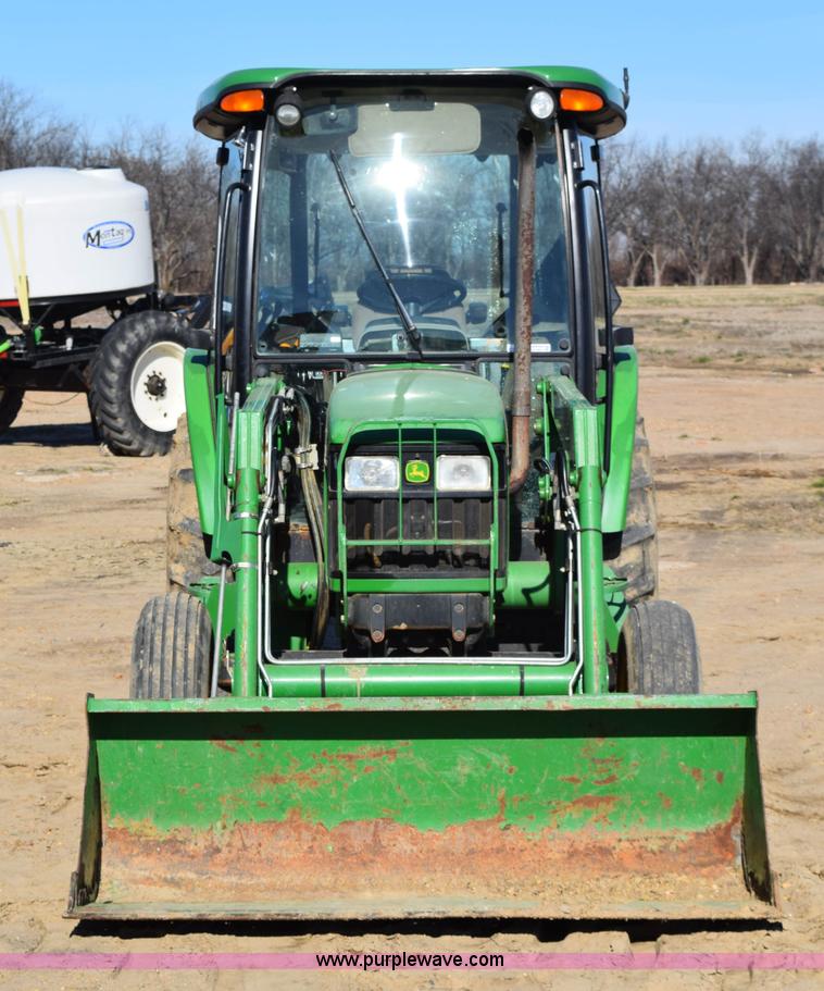 image for item BA9897 2003 John Deere 5220 tractor