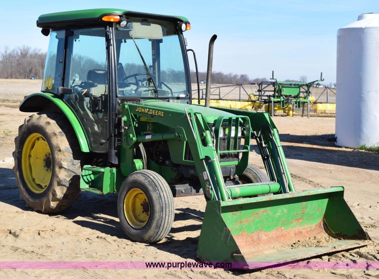 image for item BA9897 2003 John Deere 5220 tractor