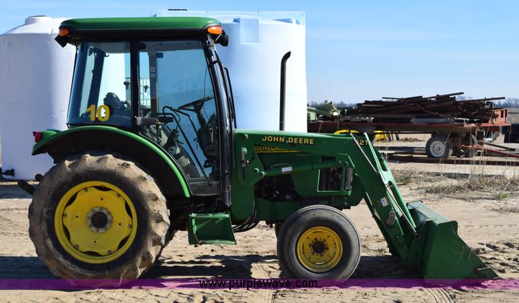 image for item BA9897 2003 John Deere 5220 tractor