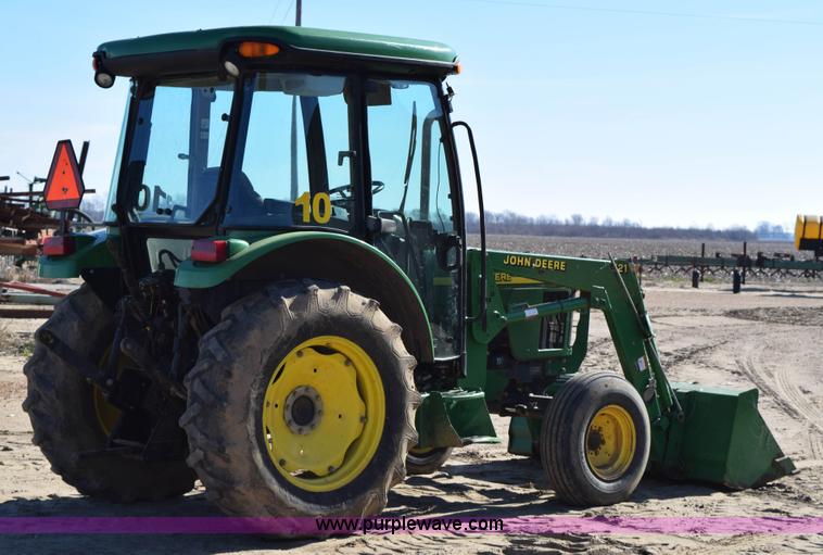 image for item BA9897 2003 John Deere 5220 tractor