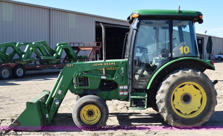 image for item BA9897 2003 John Deere 5220 tractor