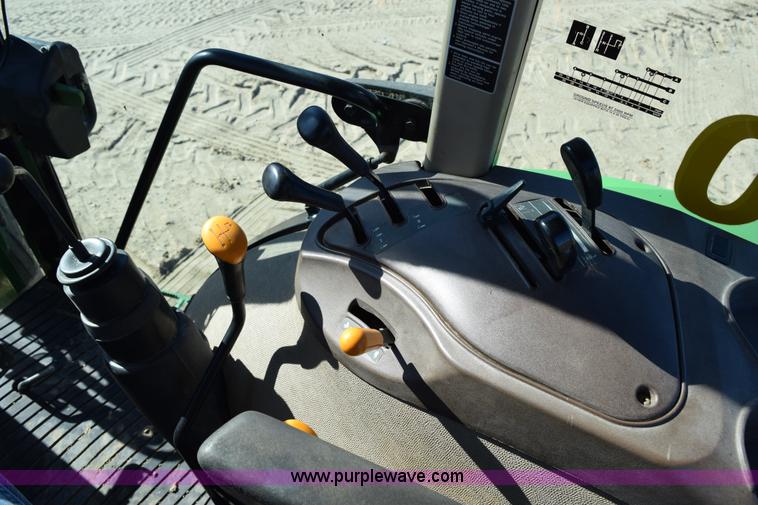 image for item BA9897 2003 John Deere 5220 tractor