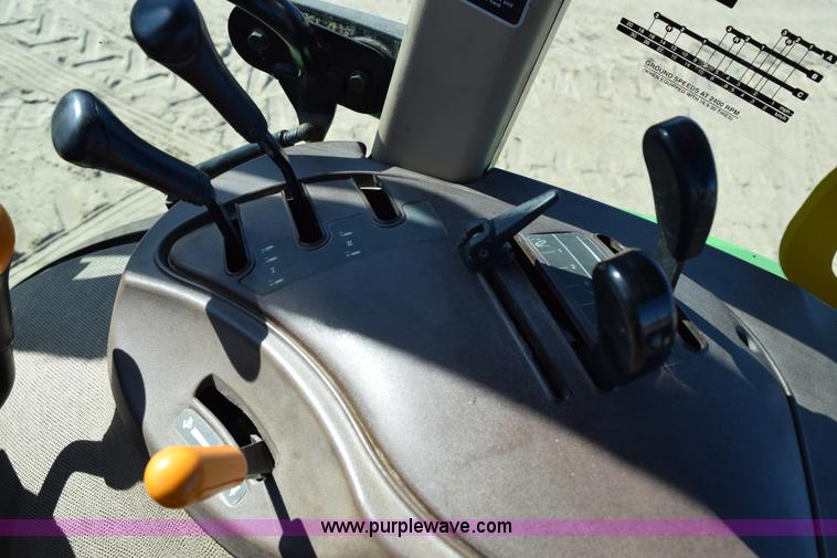 image for item BA9897 2003 John Deere 5220 tractor