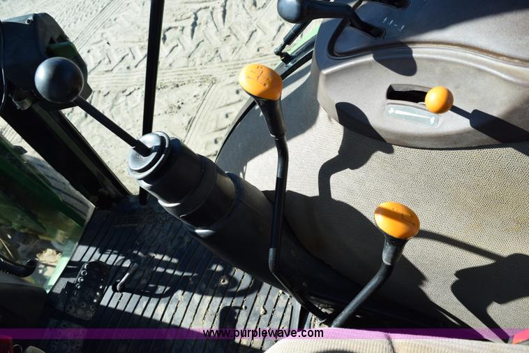 image for item BA9897 2003 John Deere 5220 tractor