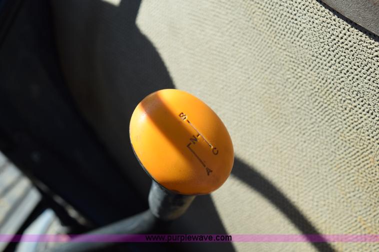 image for item BA9897 2003 John Deere 5220 tractor