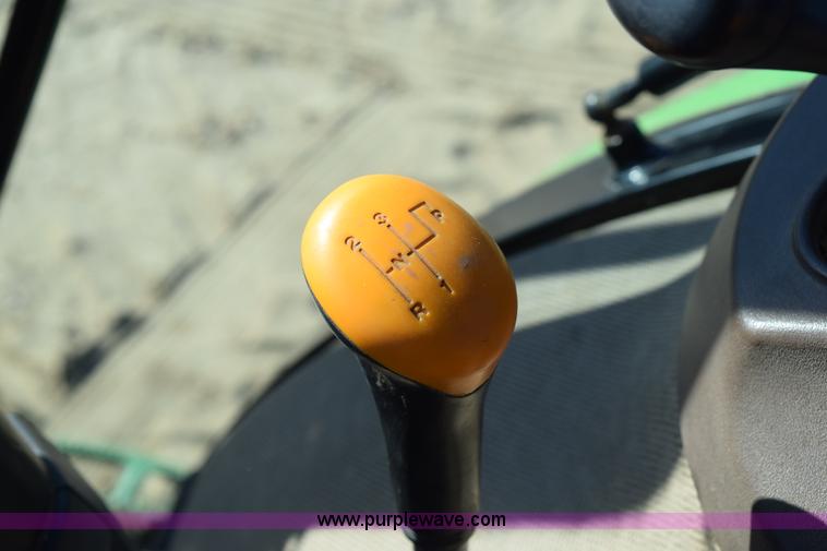 image for item BA9897 2003 John Deere 5220 tractor