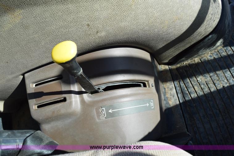 image for item BA9897 2003 John Deere 5220 tractor