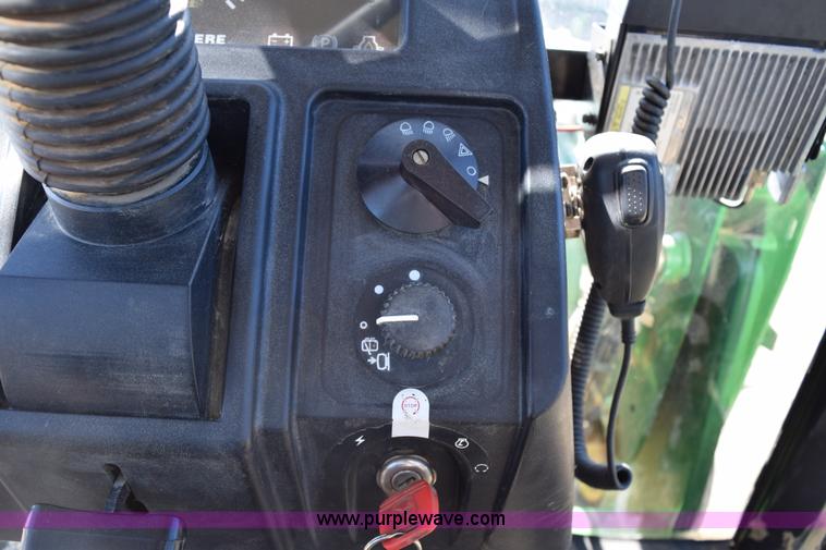 image for item BA9897 2003 John Deere 5220 tractor