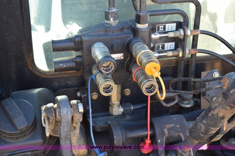 image for item BA9897 2003 John Deere 5220 tractor