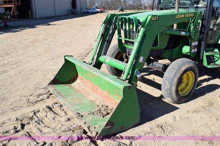 image for item BA9897 2003 John Deere 5220 tractor