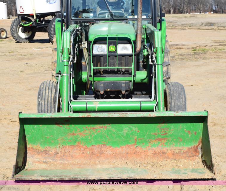 image for item BA9897 2003 John Deere 5220 tractor