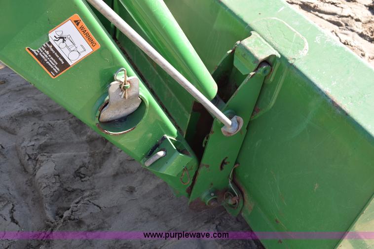 image for item BA9897 2003 John Deere 5220 tractor