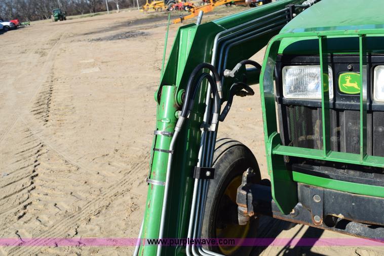 image for item BA9897 2003 John Deere 5220 tractor